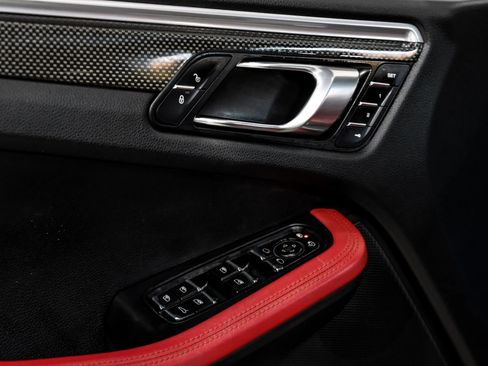 Used 2017 Porsche Macan Turbo image 46