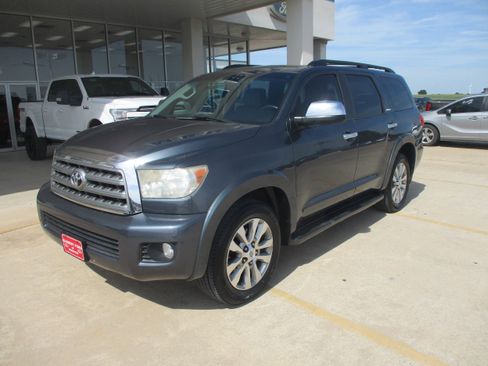 Used 2008 Toyota Sequoia Limited RWD image 2