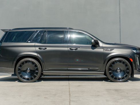 Used 2024 Cadillac Escalade Sport Platinum w/ LPO, ONYX Package AWD/4WD image 6