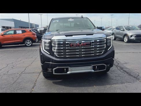 Used 2023 GMC Sierra 1500 Denali AWD/4WD image 3