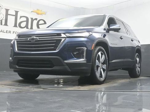 Used 2023 Chevrolet Traverse LT w/ LT Premium Package image 4