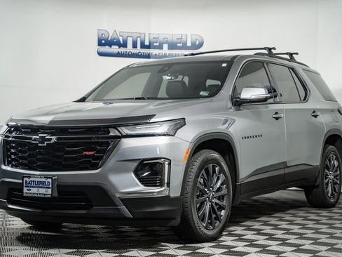 Used 2023 Chevrolet Traverse RS image 3
