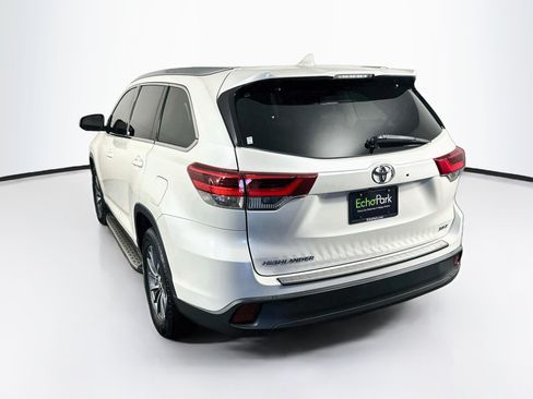 Used 2019 Toyota Highlander XLE FWD image 5