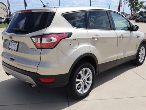 Used 2017 Ford Escape SE FWD image 5