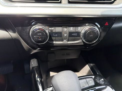 Used 2025 Chevrolet Trax LT FWD image 51