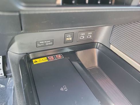 Used 2025 Toyota Camry SE w/ Convenience Package image 20