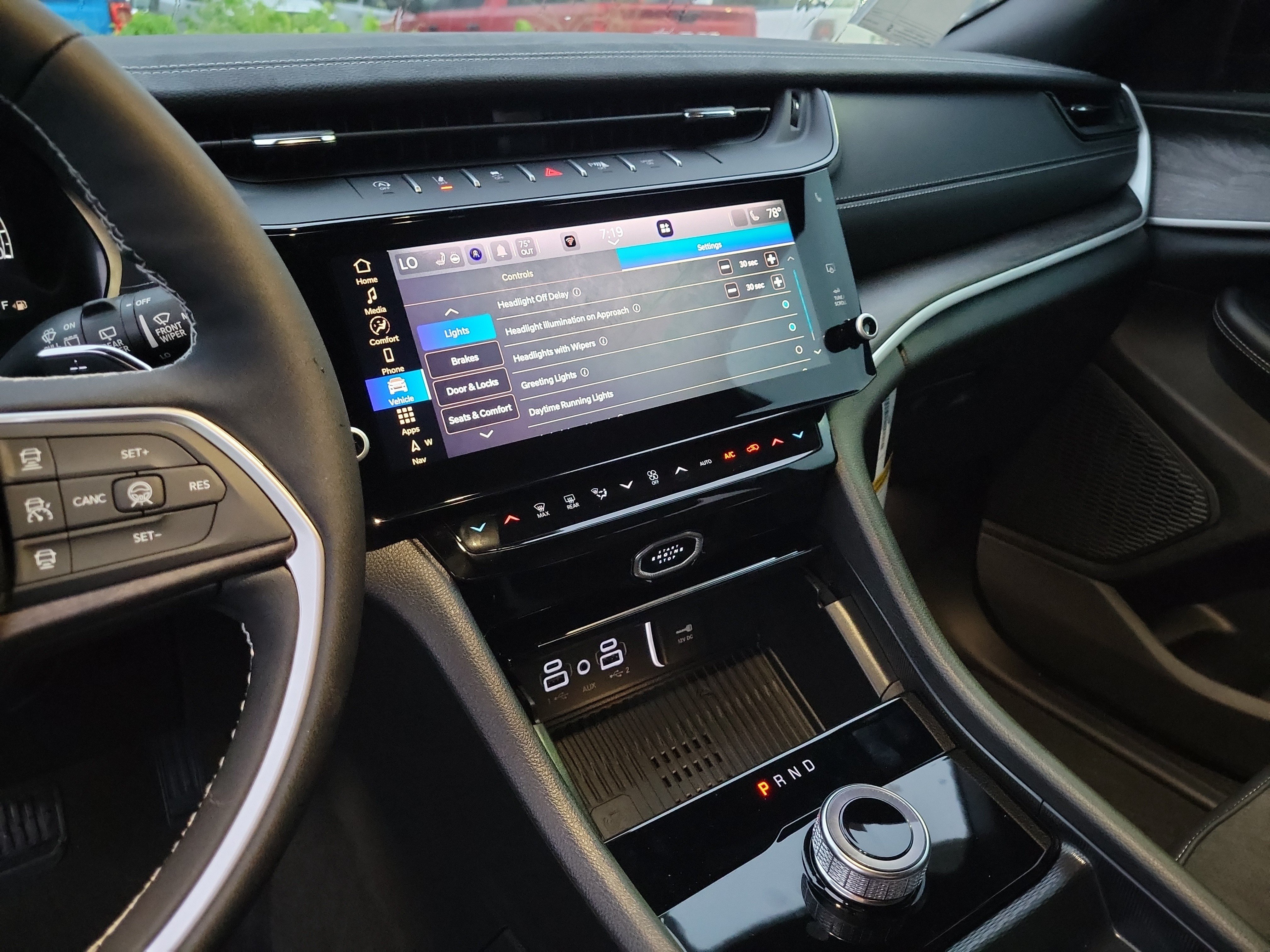 New 2027 Jeep Grand Cherokee Altitude RWD image 22