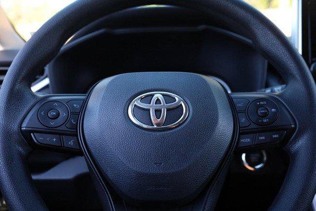 Used 2025 Toyota RAV4 XLE AWD/4WD image 10
