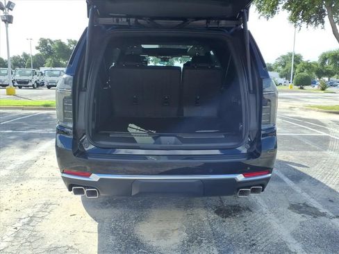 New 2026 Chevrolet Suburban High Country AWD/4WD image 12