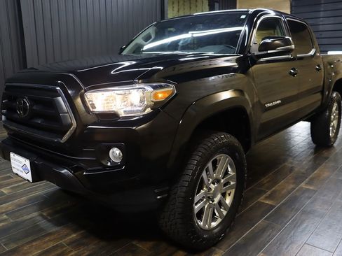 Used 2023 Toyota Tacoma SR5 w/ Technology Package image 6