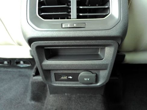 Used 2018 Volkswagen Tiguan SEL image 27