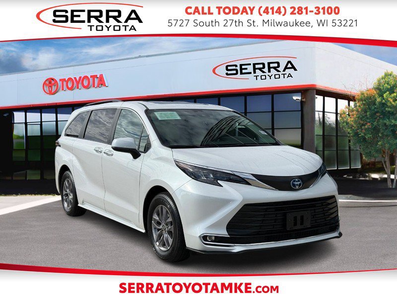 Used 2024 Toyota Sienna XLE FWD image 1