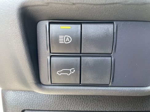 Used 2021 Toyota Highlander XLE AWD/4WD image 28