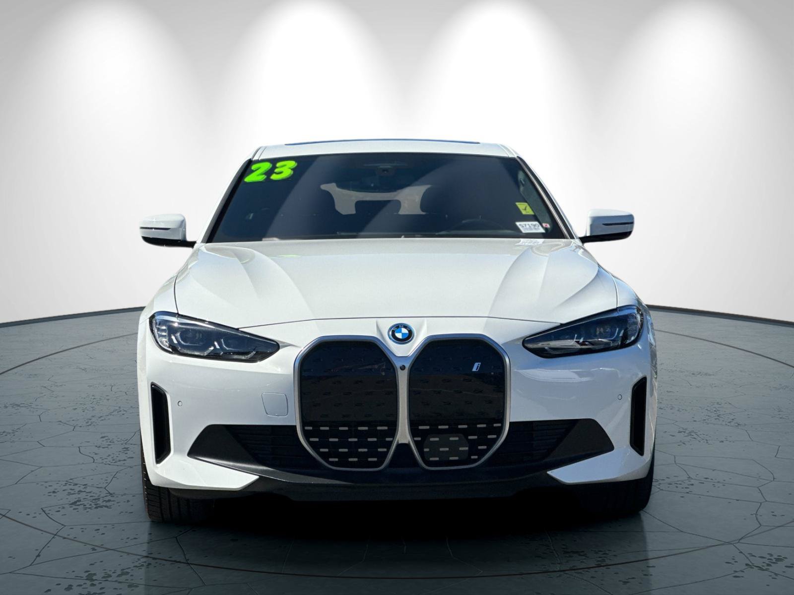 Used 2023 BMW i4 eDrive35 RWD image 9