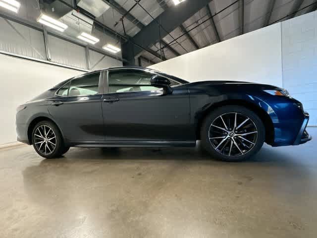 Used 2021 Toyota Camry SE FWD image 3
