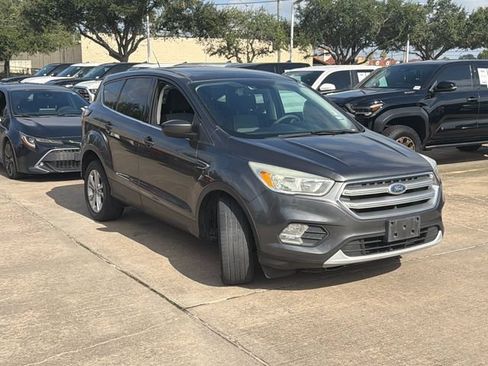 Used 2017 Ford Escape SE FWD image 3