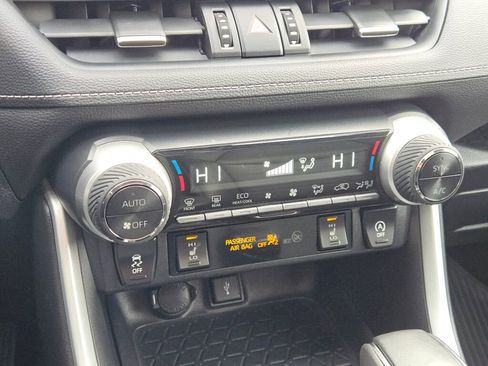 Used 2020 Toyota RAV4 XLE Premium image 26