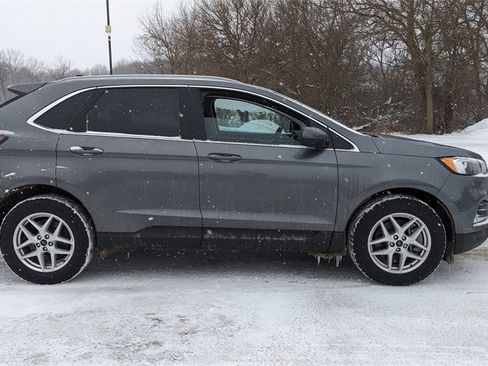 Used 2022 Ford Edge SEL w/ Convenience Package image 2
