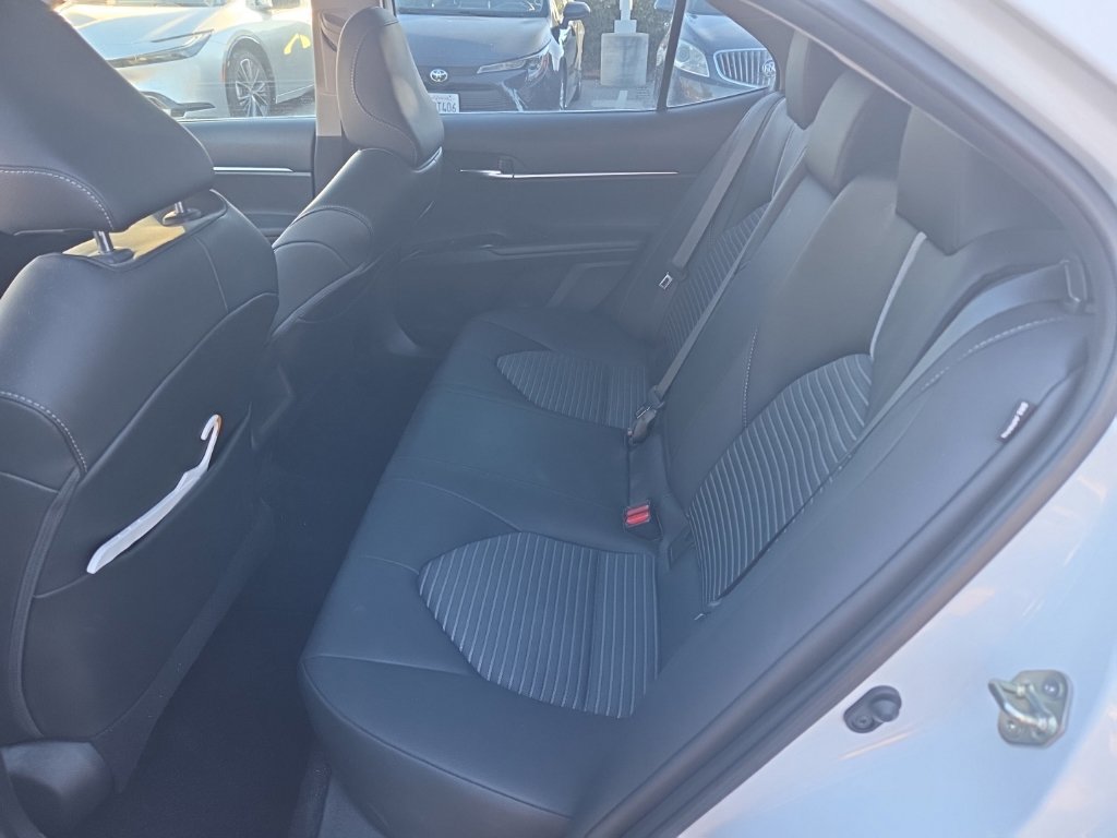 Used 2020 Toyota Camry SE w/ Carpet Mat Package FWD image 11