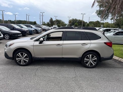 Used 2018 Subaru Outback 3.6R Limited AWD/4WD image 12