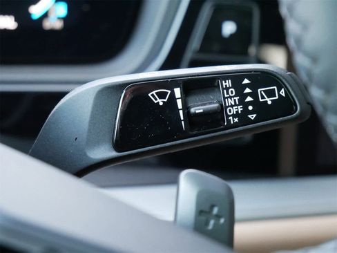 Used 2025 Porsche Cayenne image 21