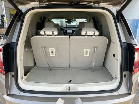 Used 2023 GMC Acadia Denali w/ Denali Technology Package FWD image 27