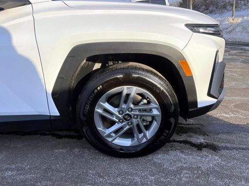 Certified 2025 Hyundai Tucson SE image 6