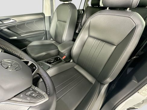Certified 2023 Volkswagen Tiguan SE image 19