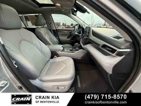 Used 2020 Toyota Highlander Limited image 34