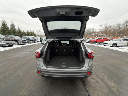Used 2025 Chevrolet Trax RS w/ Sunroof Package image 23