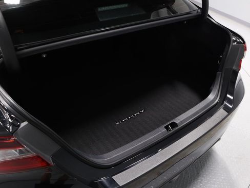 Used 2022 Toyota Camry SE w/ Convenience Package FWD image 12