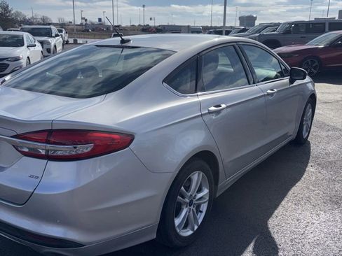 Used 2018 Ford Fusion SE w/ Fusion SE Technology Package image 8