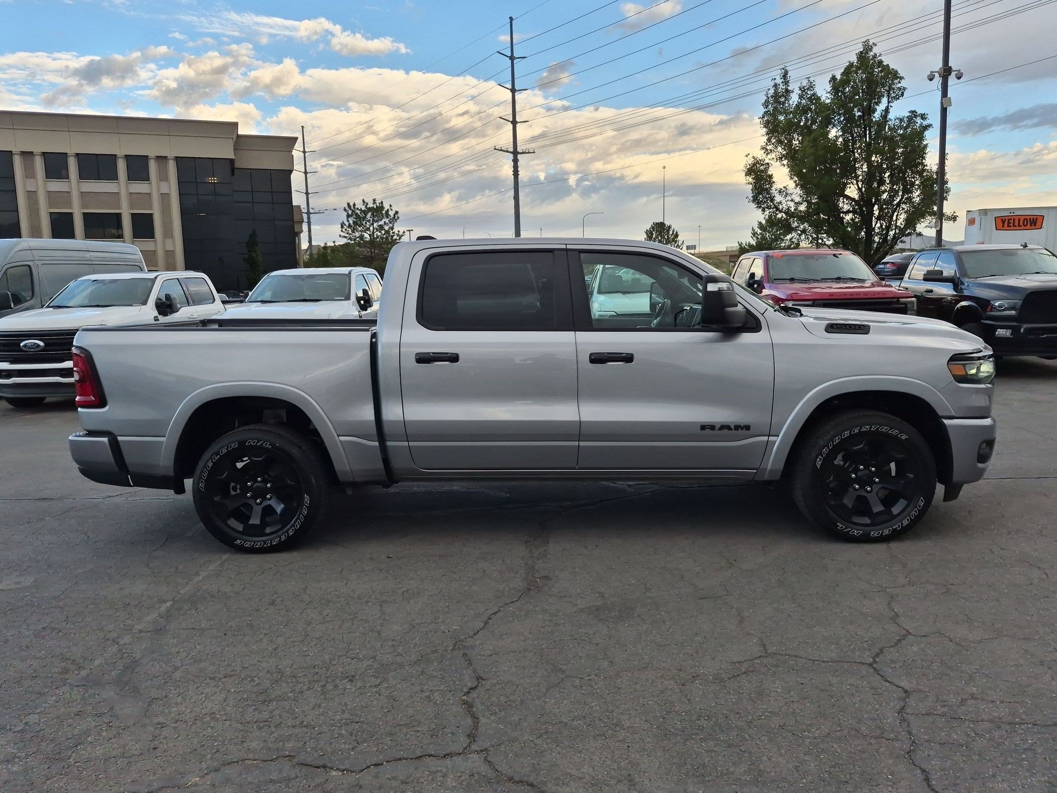 Used 2025 RAM 1500 Big Horn AWD/4WD image 2