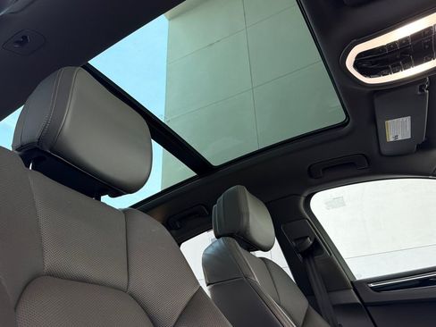 Used 2021 Porsche Macan AWD/4WD image 19