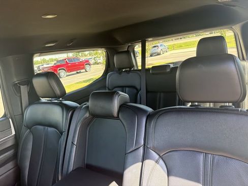 Used 2024 Jeep Wagoneer Series II w/ Flexible Seating Group RWD image 12