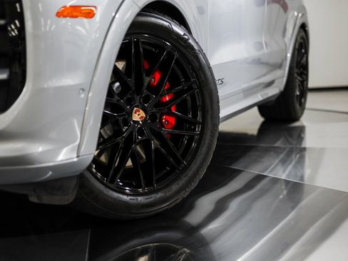 Certified 2025 Porsche Cayenne GTS image 12