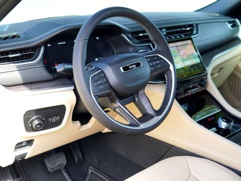 New 2025 Jeep Grand Cherokee Limited image 8