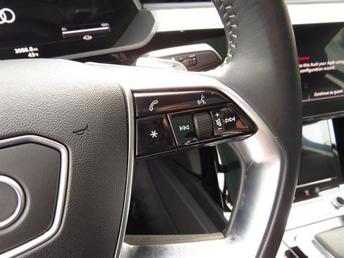 Used 2021 Audi e-tron Premium Plus w/ Premium Plus Package image 10