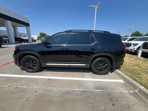 Used 2025 Honda Pilot Touring image 3