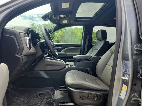 Used 2025 Chevrolet Colorado ZR2 w/ Technology Package AWD/4WD image 13