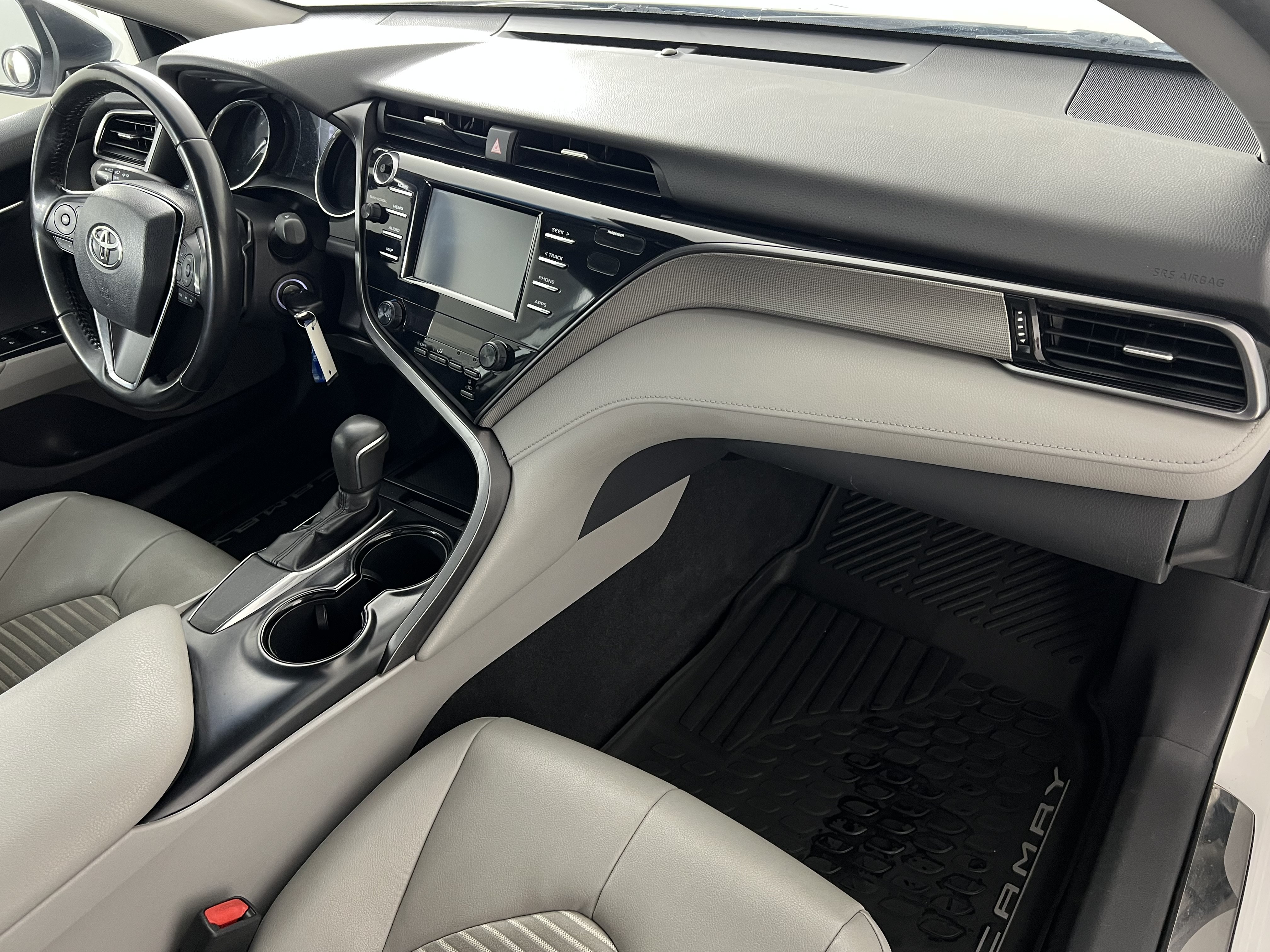 Used 2019 Toyota Camry SE FWD image 25