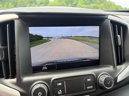 Used 2023 GMC Terrain SLE w/ Driver Convenience Package FWD image 5