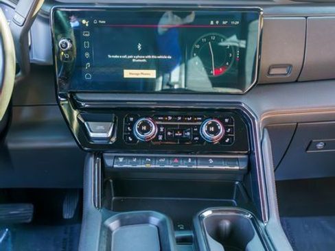 Used 2024 GMC Sierra 2500 AT4 w/ AT4 Preferred Package image 18