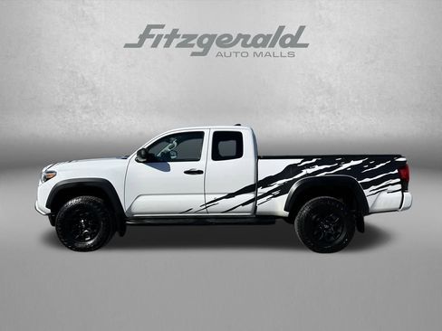 Used 2019 Toyota Tacoma SR w/ SX Package image 8