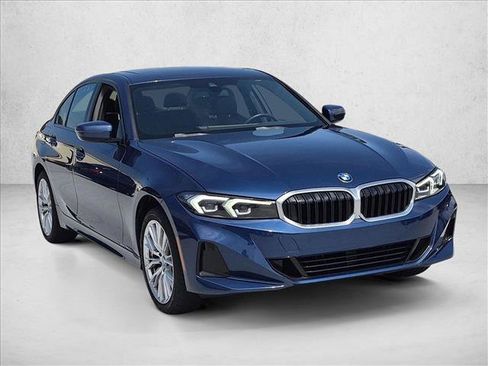 Used 2023 BMW 330i Sedan w/ Convenience Package RWD image 3