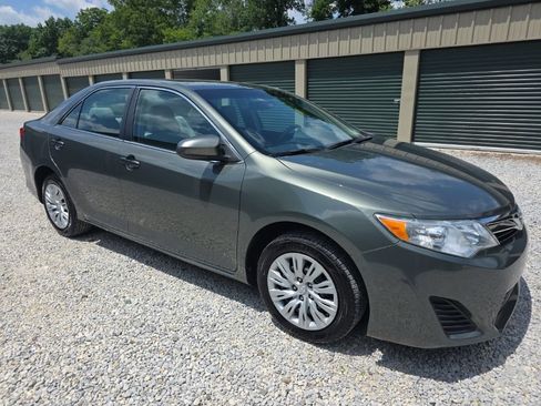 Used 2012 Toyota Camry LE FWD image 8