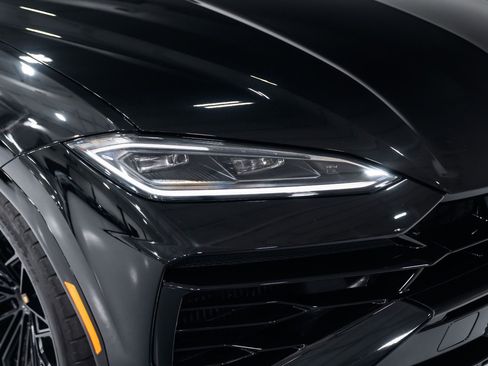 Used 2025 Lamborghini Urus SE image 28