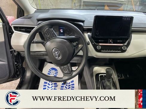 Used 2025 Toyota Corolla LE image 17