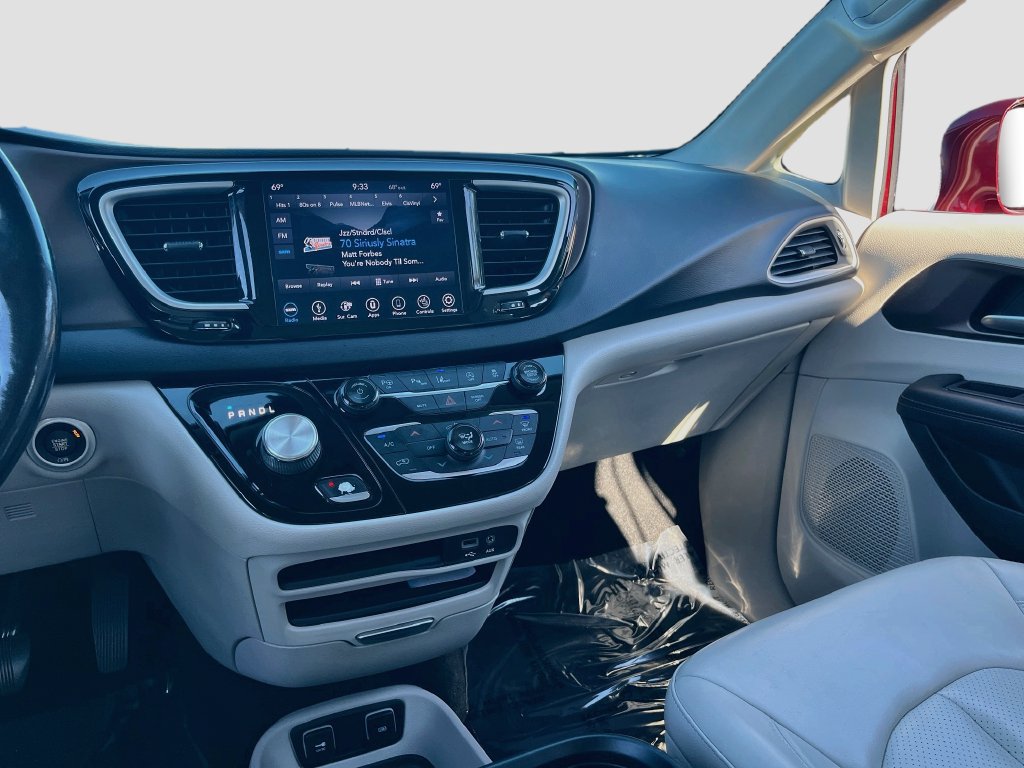 Used 2018 Chrysler Pacifica Touring-L w/ Advanced Safetytec Group FWD image 22