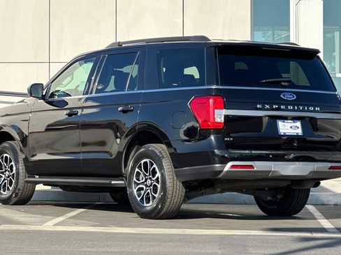 Used 2024 Ford Expedition XLT image 5